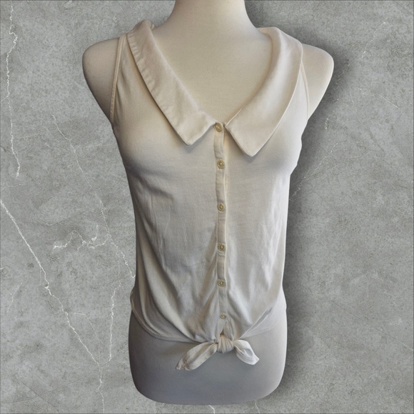 Women's White Sleeveless Collared Top - Picture 4 of 7